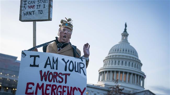 Het Amerikaanse Huis keurt een resolutie goed die bedoeld is om te voorkomen dat president Donald Trump verdere militaire acties tegen Iran start.