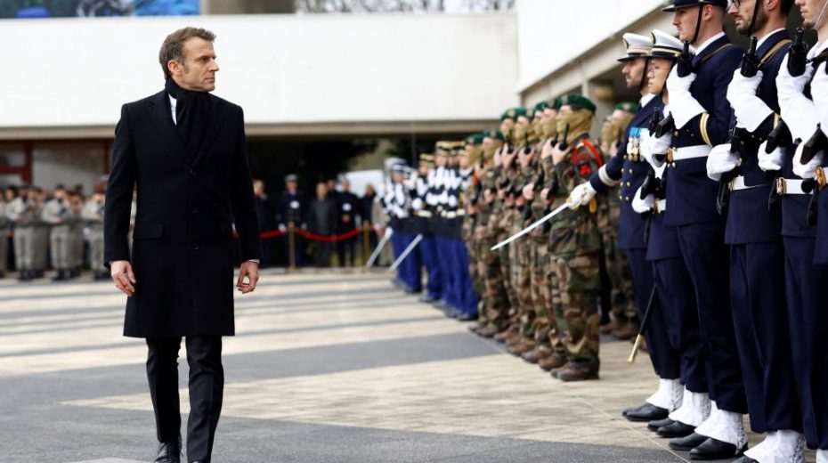 Macrons inzet van een vliegdekschip en gevechtsvliegtuigen in de Perzische Golf is een gevaarlijk prestigeproject